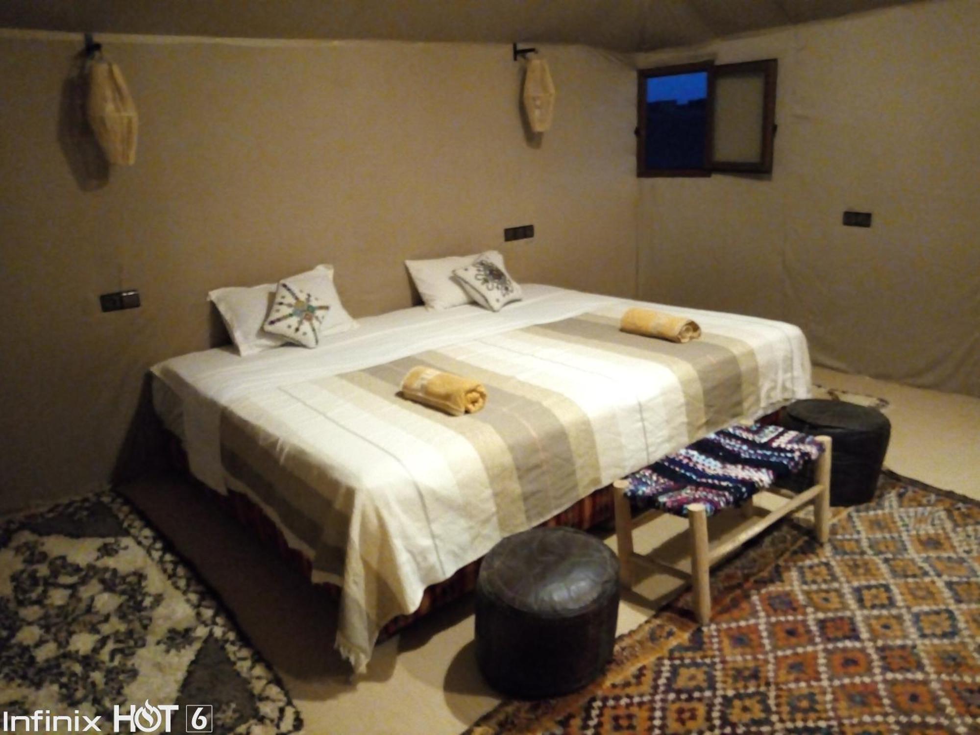 Sahara Camel Tours Camp Hotel Мерцуга Стая снимка