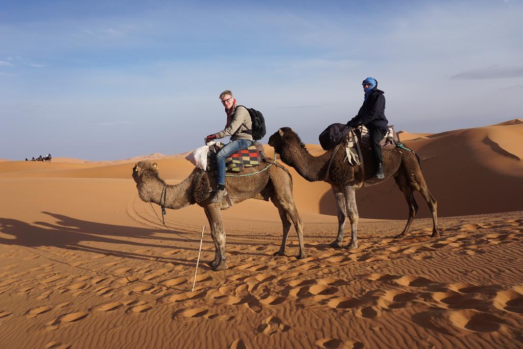 Sahara Camel Tours Camp Hotel Мерцуга Екстериор снимка