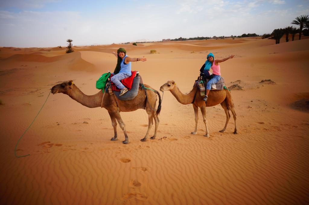 Sahara Camel Tours Camp Hotel Мерцуга Екстериор снимка