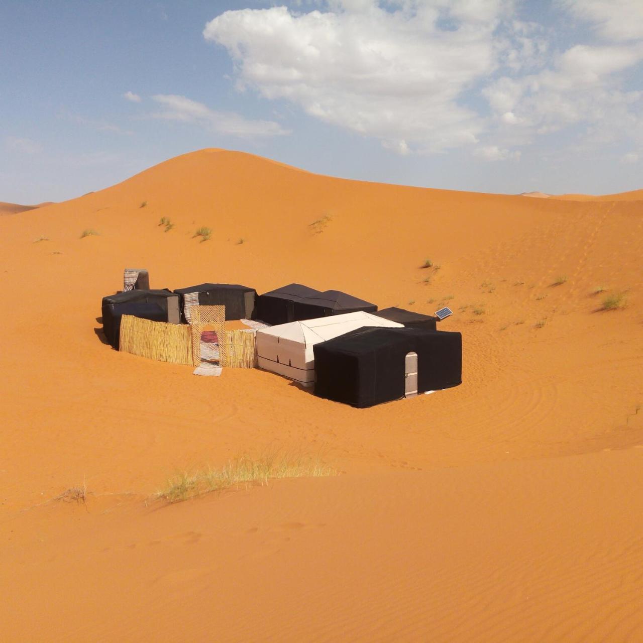 Sahara Camel Tours Camp Hotel Мерцуга Екстериор снимка